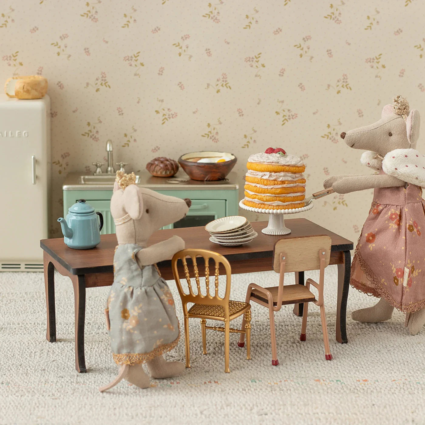 Party cake and cake stand Maus