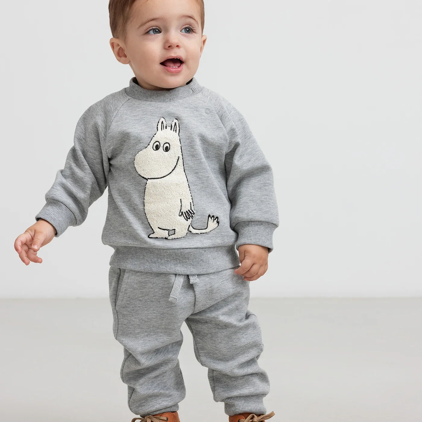 Theos b Sweatshirt