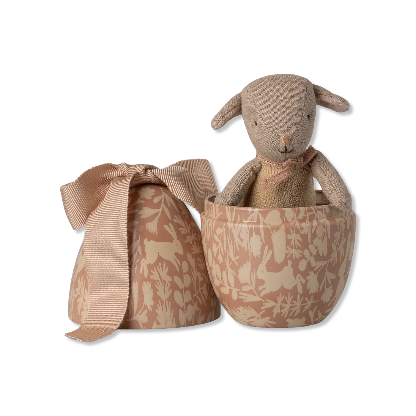 Easter egg with micro lamb Ostern