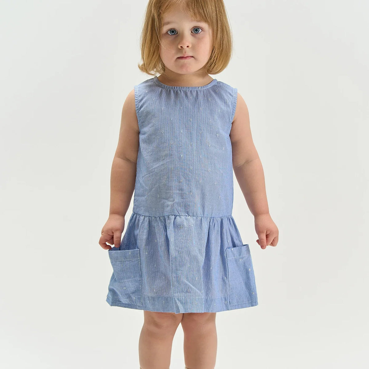 Tnstthea Kleid